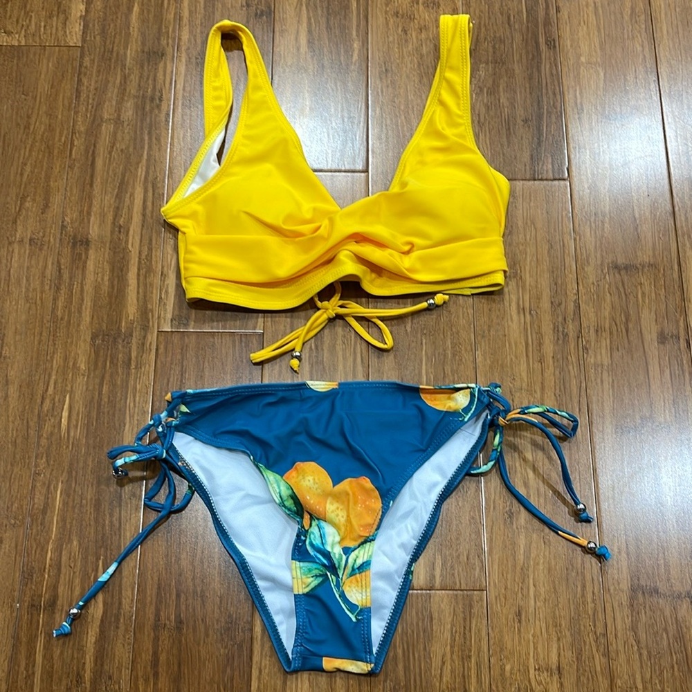 2-pc Bikini Set - Solid Color V-Neck Top w/ Low Waist Lemon Print Thong Size XL